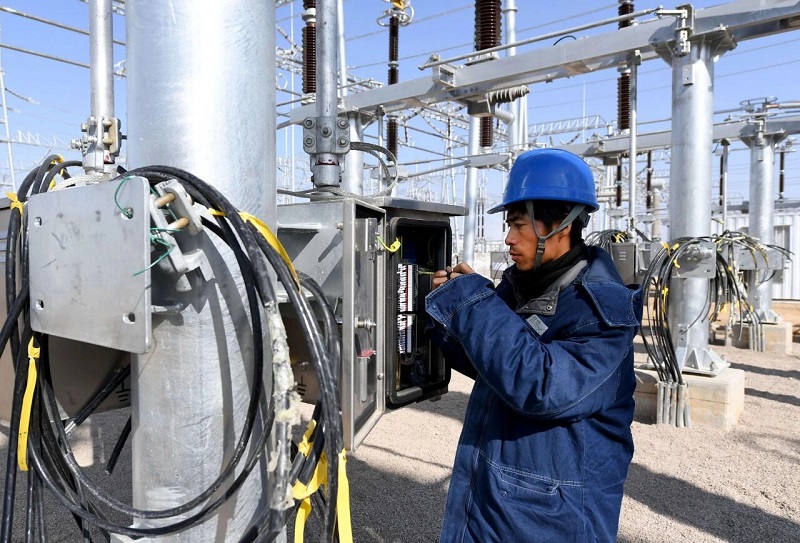 SF₆ Circuit Breaker: En kritisk komponent i højspændingsnet, der leverer overlegen ydeevne gennem høj elektronegativitet og en lysbueslukkerevne, der er 100 gange større end luft.